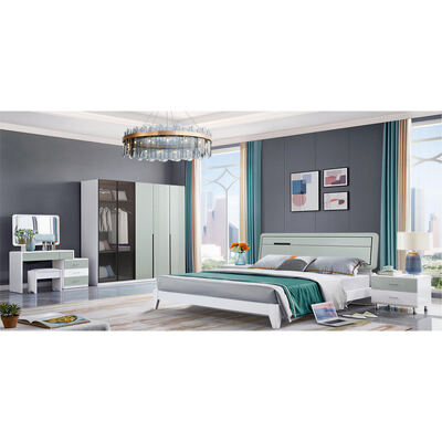 マスタースイート ベッドルーム 家具セット 木造構造 快適な収納 ミニマリスト 高品質 豪華 現代のベッドルーム